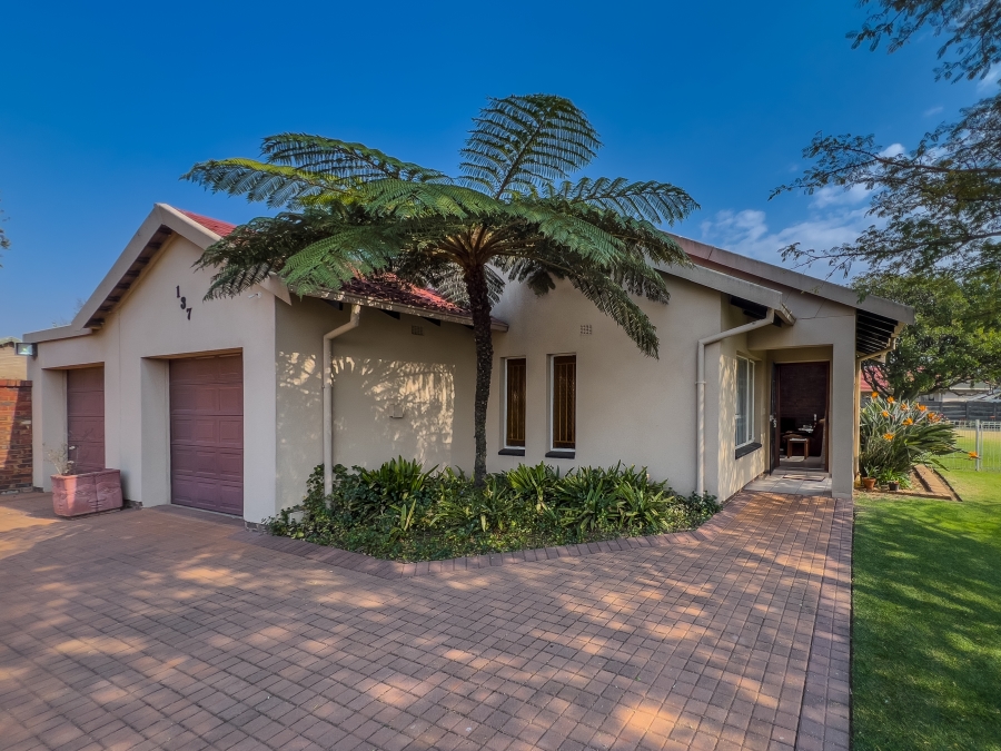 4 Bedroom Property for Sale in Edleen Gauteng