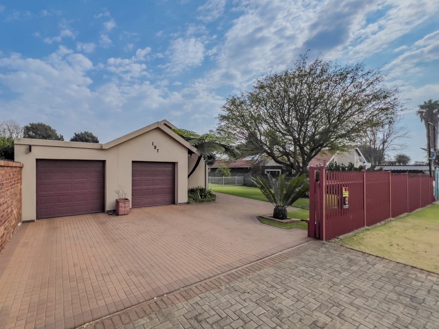 4 Bedroom Property for Sale in Edleen Gauteng
