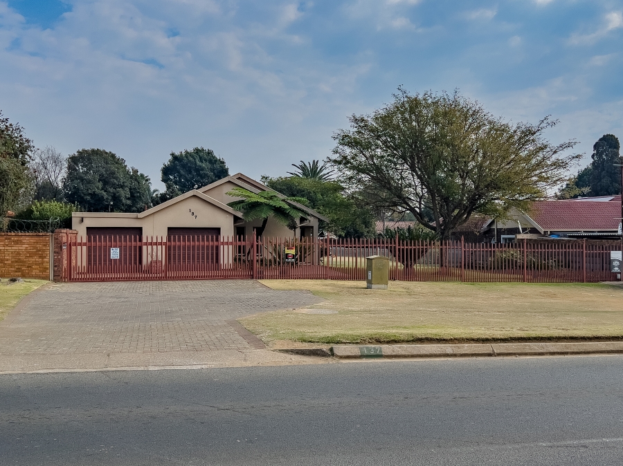 4 Bedroom Property for Sale in Edleen Gauteng