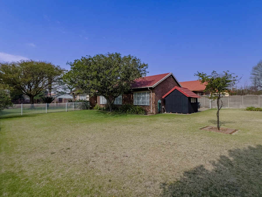4 Bedroom Property for Sale in Edleen Gauteng