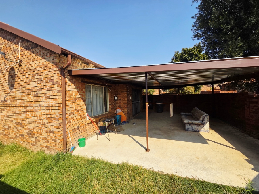 2 Bedroom Property for Sale in Noordwyk Gauteng
