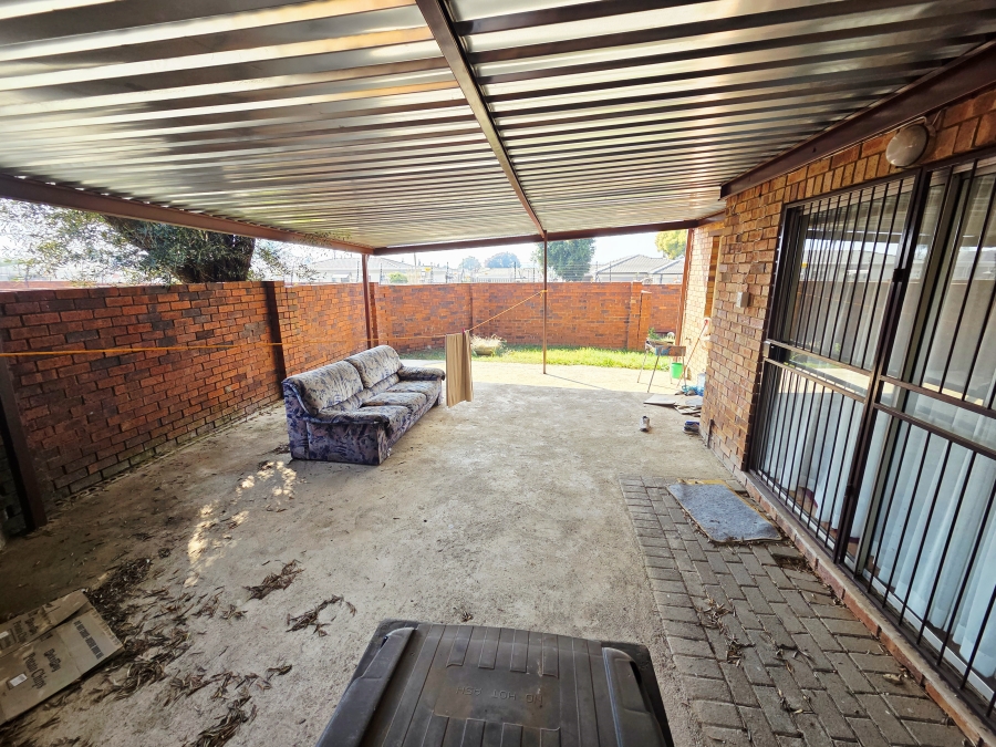 2 Bedroom Property for Sale in Noordwyk Gauteng