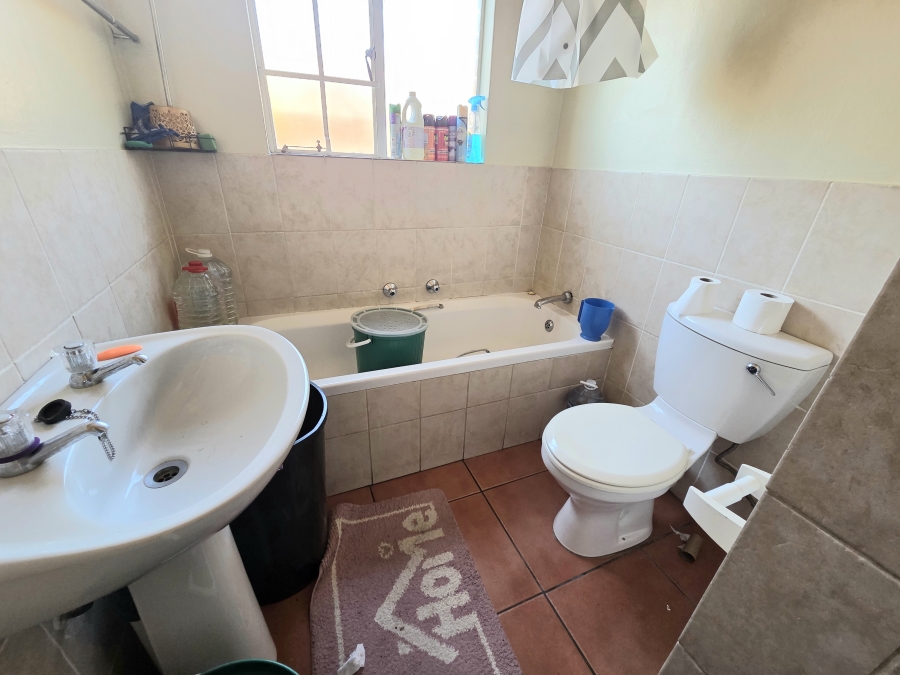 2 Bedroom Property for Sale in Noordwyk Gauteng