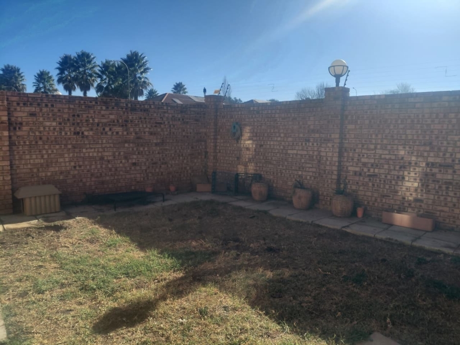 2 Bedroom Property for Sale in Kookrus Gauteng