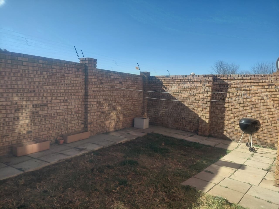 2 Bedroom Property for Sale in Kookrus Gauteng