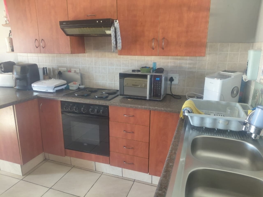 2 Bedroom Property for Sale in Kookrus Gauteng