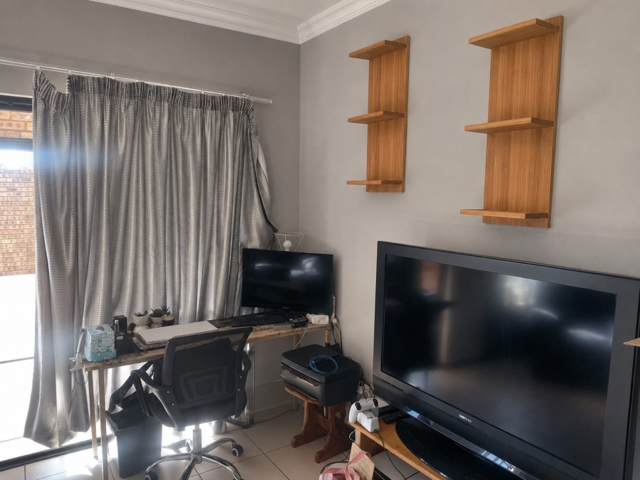 2 Bedroom Property for Sale in Kookrus Gauteng