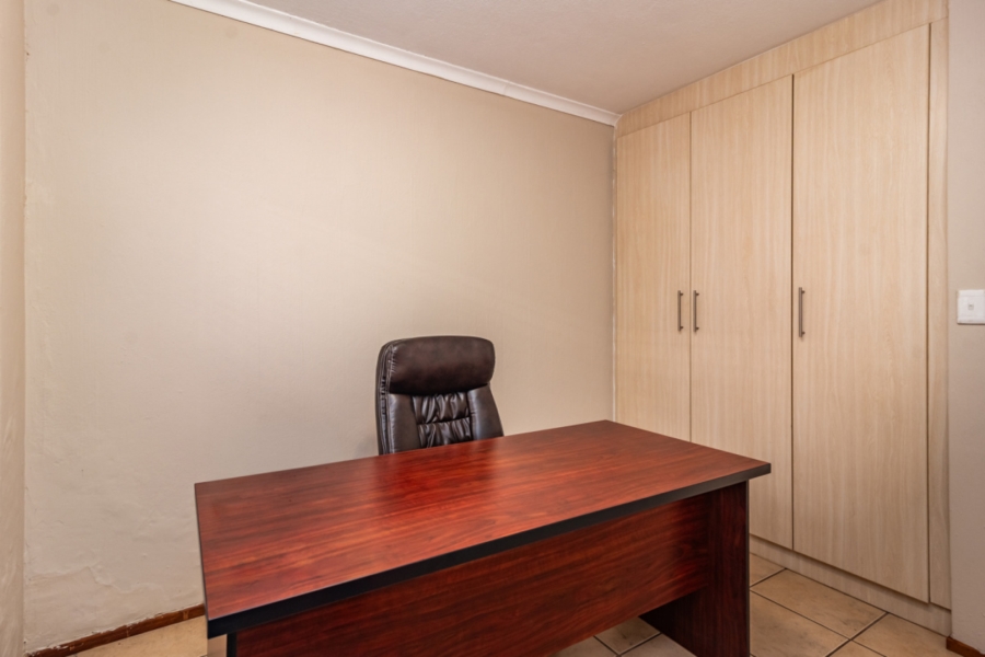 To Let 2 Bedroom Property for Rent in Chancliff A H Gauteng