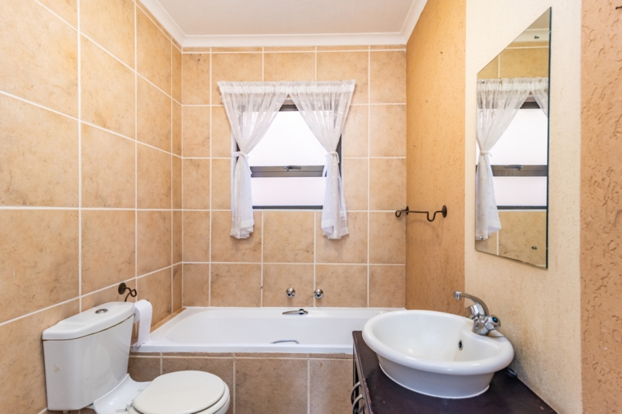 To Let 2 Bedroom Property for Rent in Chancliff A H Gauteng