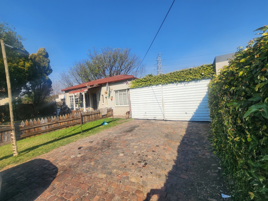 3 Bedroom Property for Sale in Mountain View Gauteng
