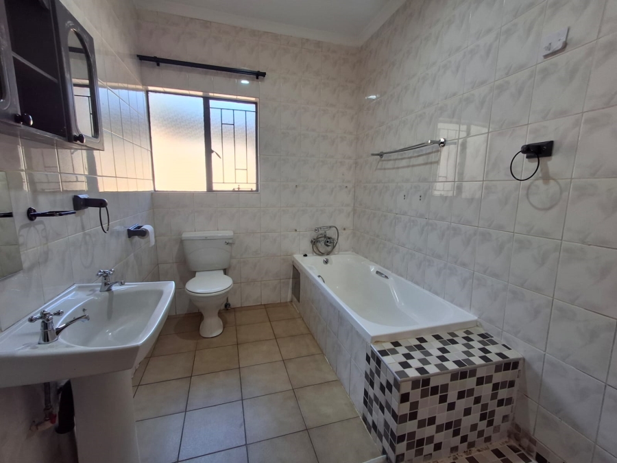3 Bedroom Property for Sale in Doornpoort AH Gauteng