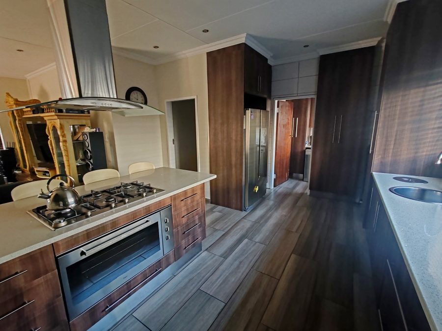 6 Bedroom Property for Sale in Villieria Gauteng