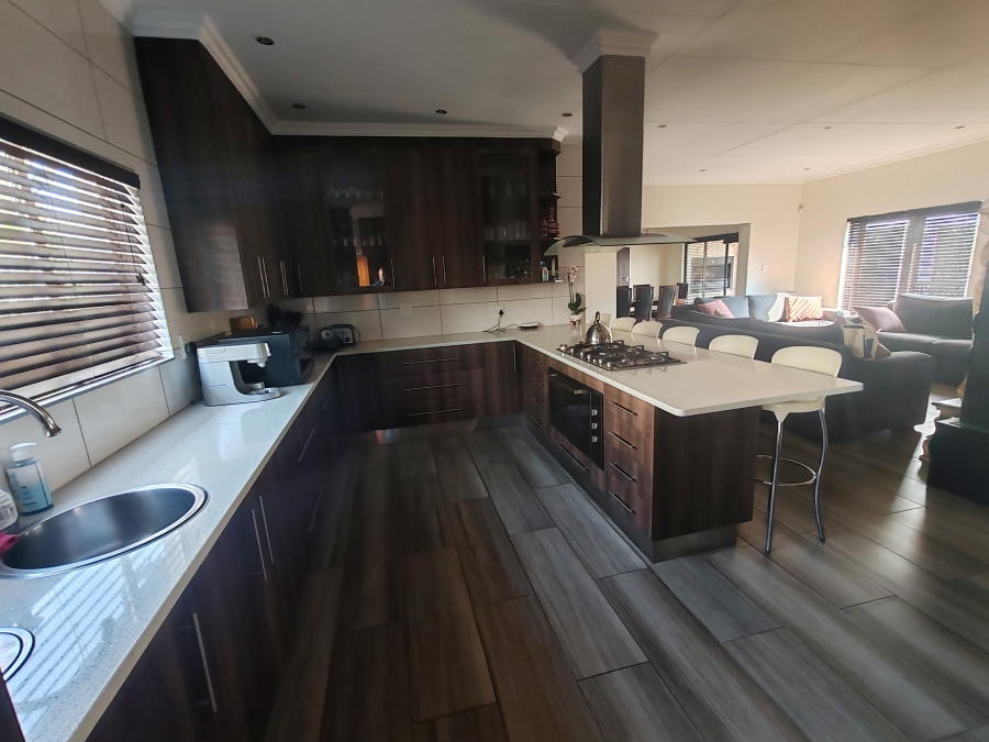 6 Bedroom Property for Sale in Villieria Gauteng