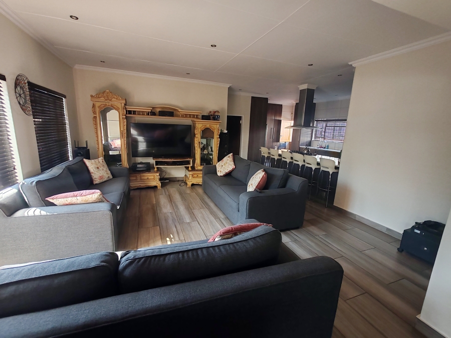 6 Bedroom Property for Sale in Villieria Gauteng