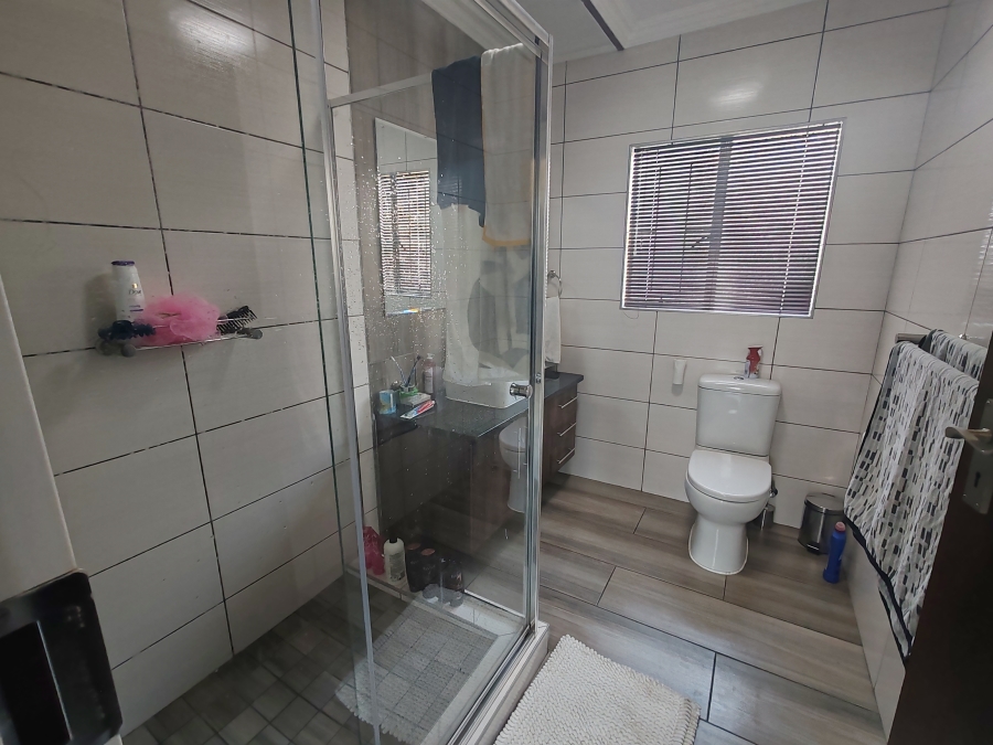 6 Bedroom Property for Sale in Villieria Gauteng