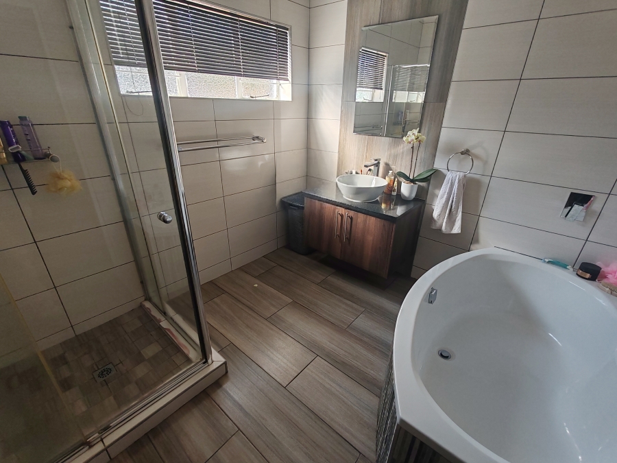 6 Bedroom Property for Sale in Villieria Gauteng