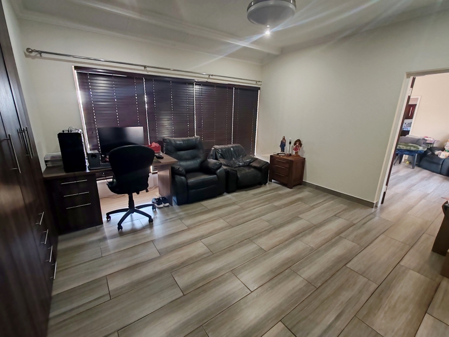 6 Bedroom Property for Sale in Villieria Gauteng