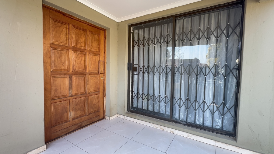 4 Bedroom Property for Sale in Dawn Park Gauteng