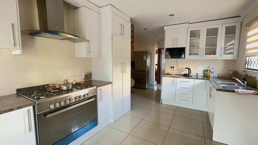 4 Bedroom Property for Sale in Dawn Park Gauteng