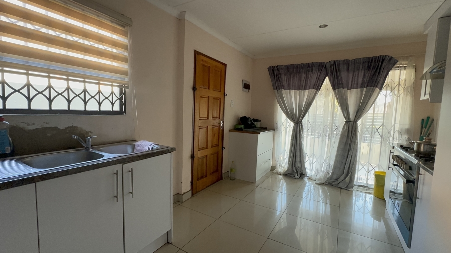 4 Bedroom Property for Sale in Dawn Park Gauteng