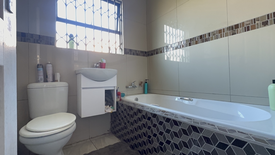 4 Bedroom Property for Sale in Dawn Park Gauteng
