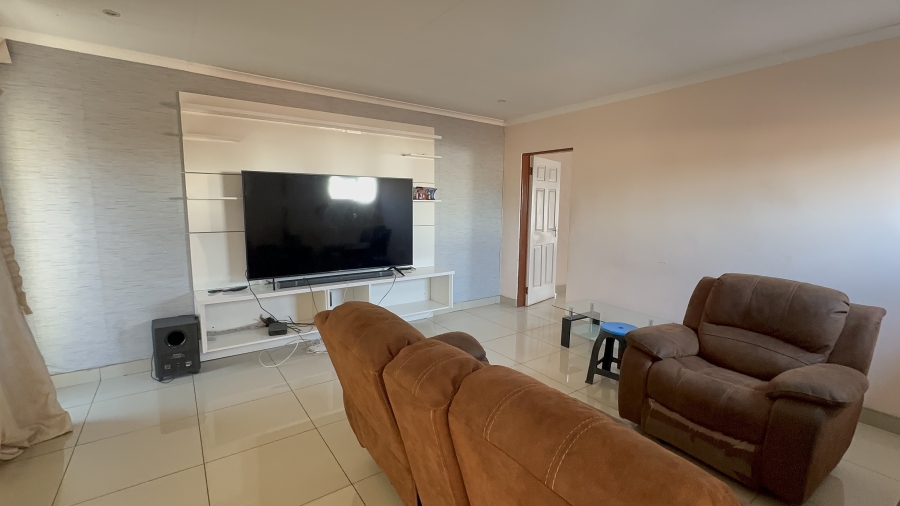 4 Bedroom Property for Sale in Dawn Park Gauteng