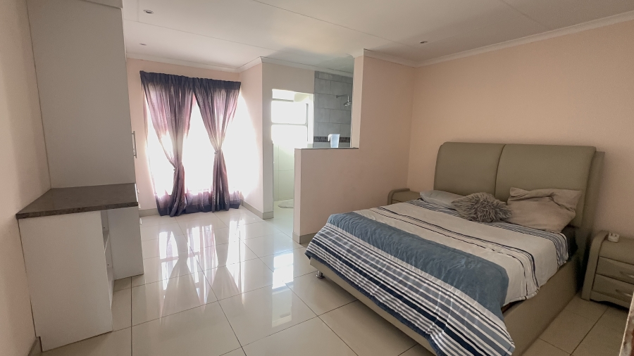 4 Bedroom Property for Sale in Dawn Park Gauteng
