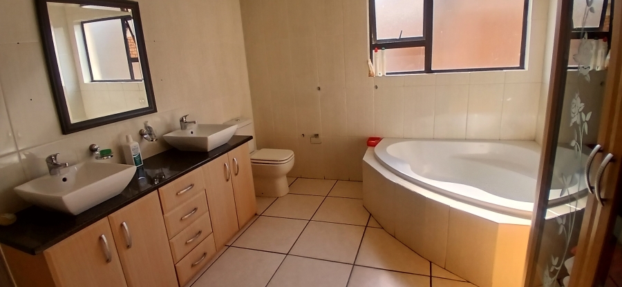 3 Bedroom Property for Sale in New Market Gauteng