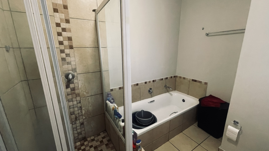 2 Bedroom Property for Sale in Grand Central Gauteng