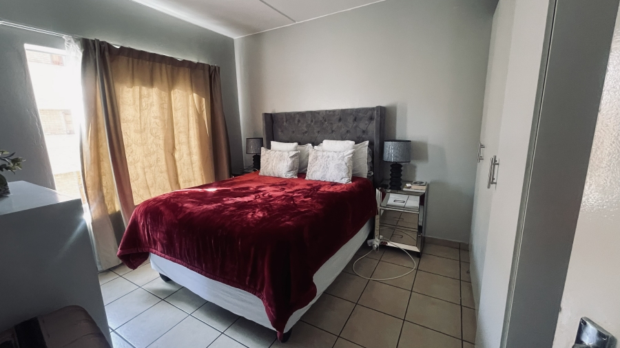 2 Bedroom Property for Sale in Grand Central Gauteng