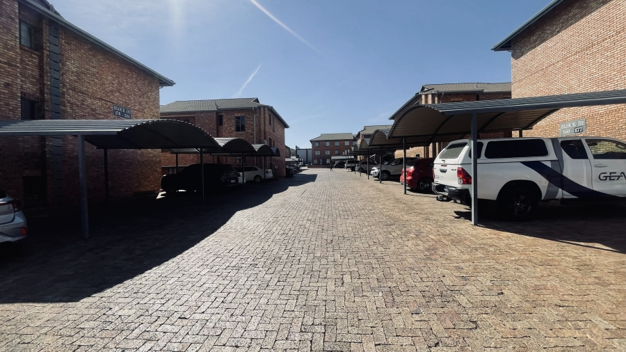 2 Bedroom Property for Sale in Grand Central Gauteng