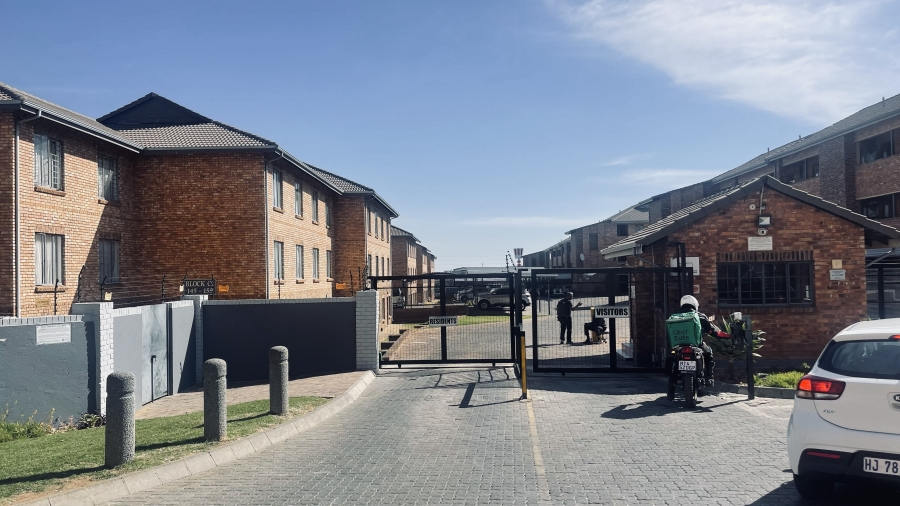2 Bedroom Property for Sale in Grand Central Gauteng