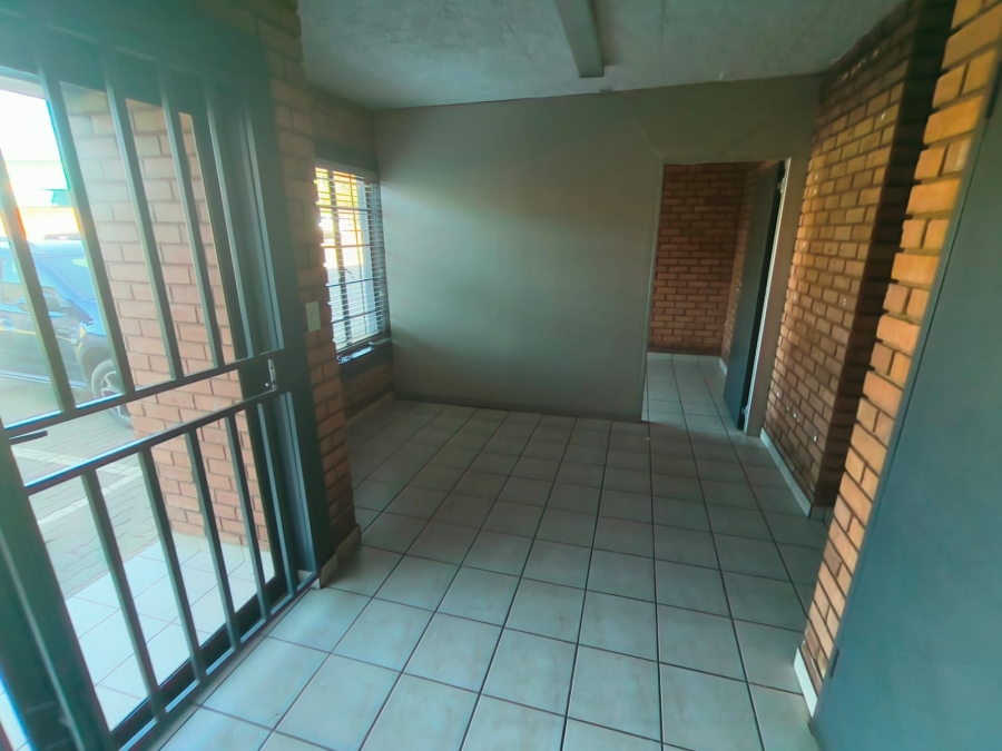To Let Commercial Property for Rent in Hennopspark Gauteng