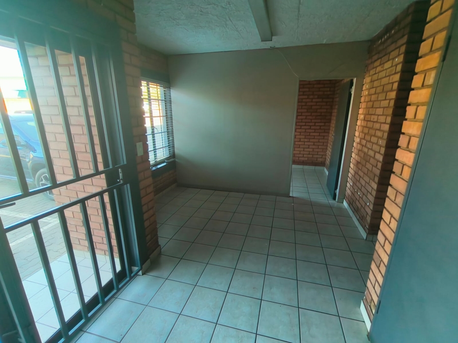 To Let Commercial Property for Rent in Hennopspark Gauteng