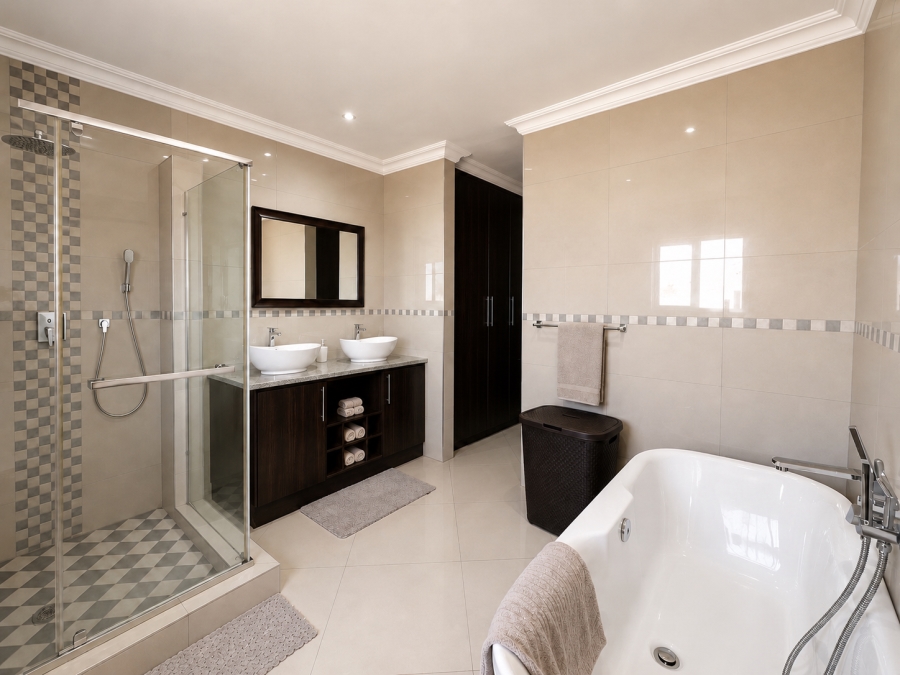 5 Bedroom Property for Sale in Thatchfield Estate Gauteng