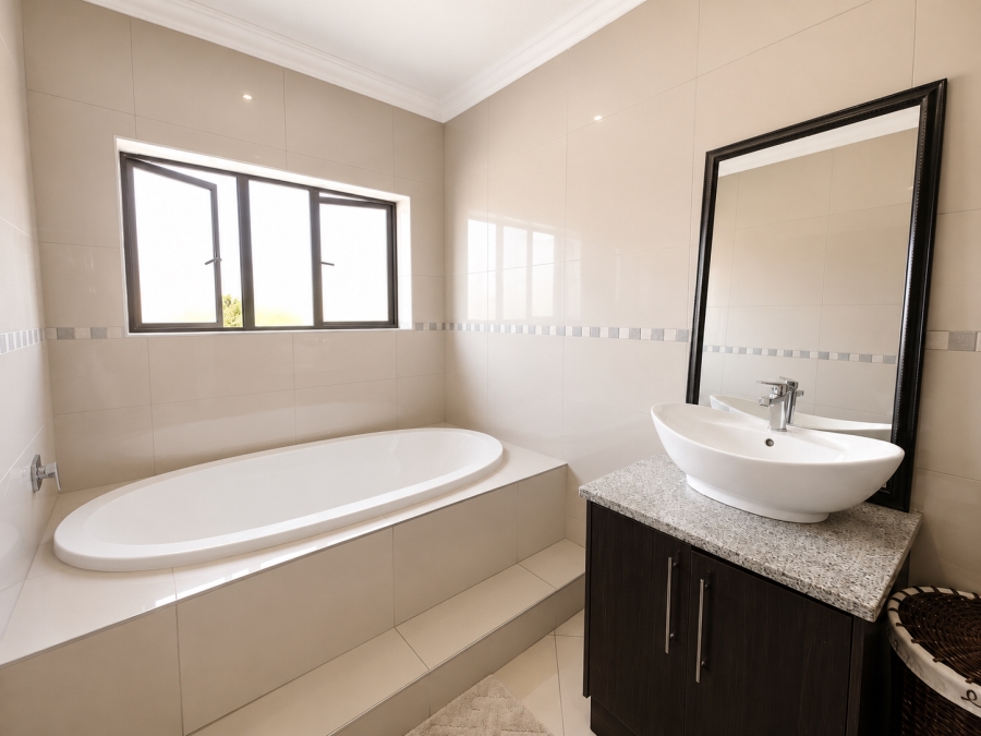 5 Bedroom Property for Sale in Thatchfield Estate Gauteng