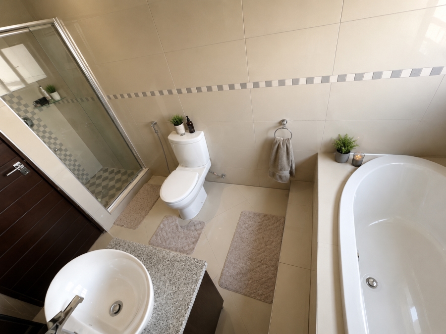 5 Bedroom Property for Sale in Thatchfield Estate Gauteng