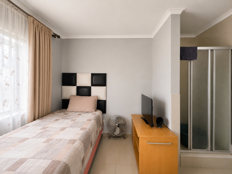 5 Bedroom Property for Sale in Thatchfield Estate Gauteng