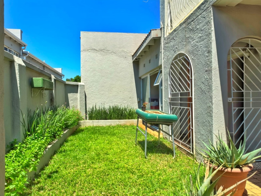 To Let 3 Bedroom Property for Rent in Fairland Gauteng