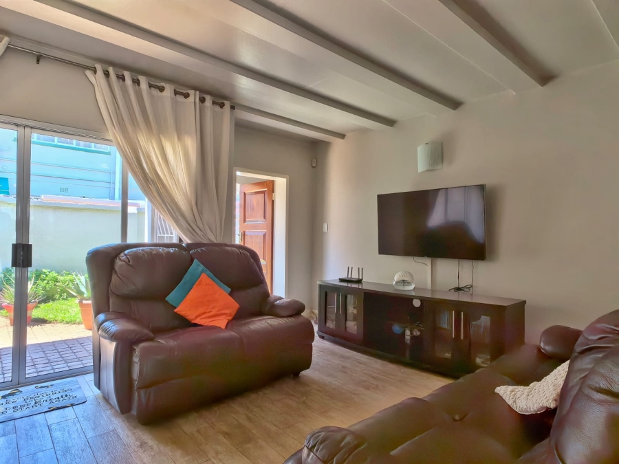 To Let 3 Bedroom Property for Rent in Fairland Gauteng