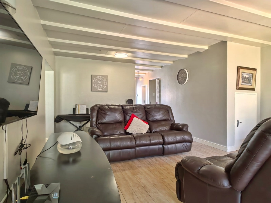 To Let 3 Bedroom Property for Rent in Fairland Gauteng