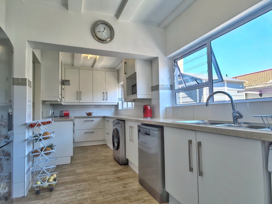 To Let 3 Bedroom Property for Rent in Fairland Gauteng