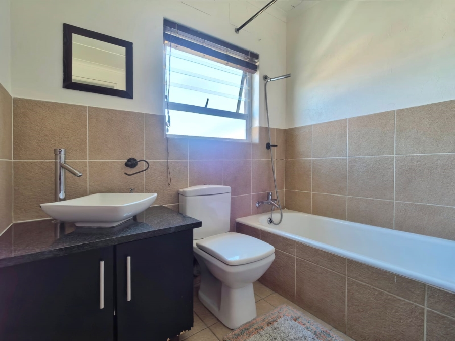 To Let 3 Bedroom Property for Rent in Fairland Gauteng