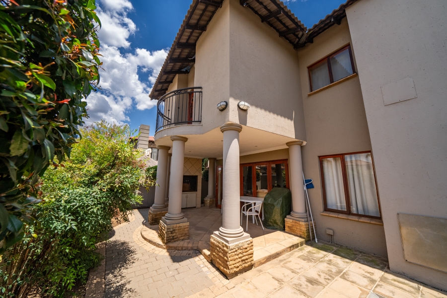 4 Bedroom Property for Sale in Sonneveld Gauteng