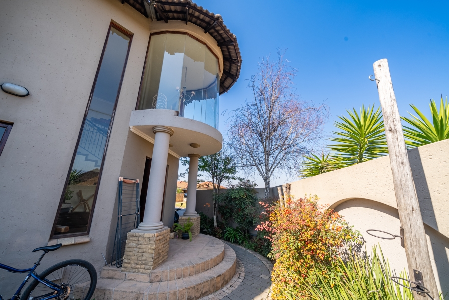 4 Bedroom Property for Sale in Sonneveld Gauteng