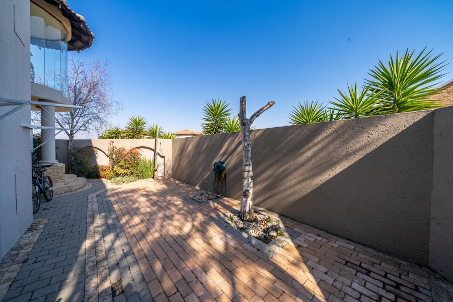 4 Bedroom Property for Sale in Sonneveld Gauteng