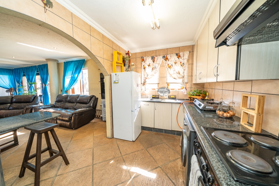 4 Bedroom Property for Sale in Sonneveld Gauteng