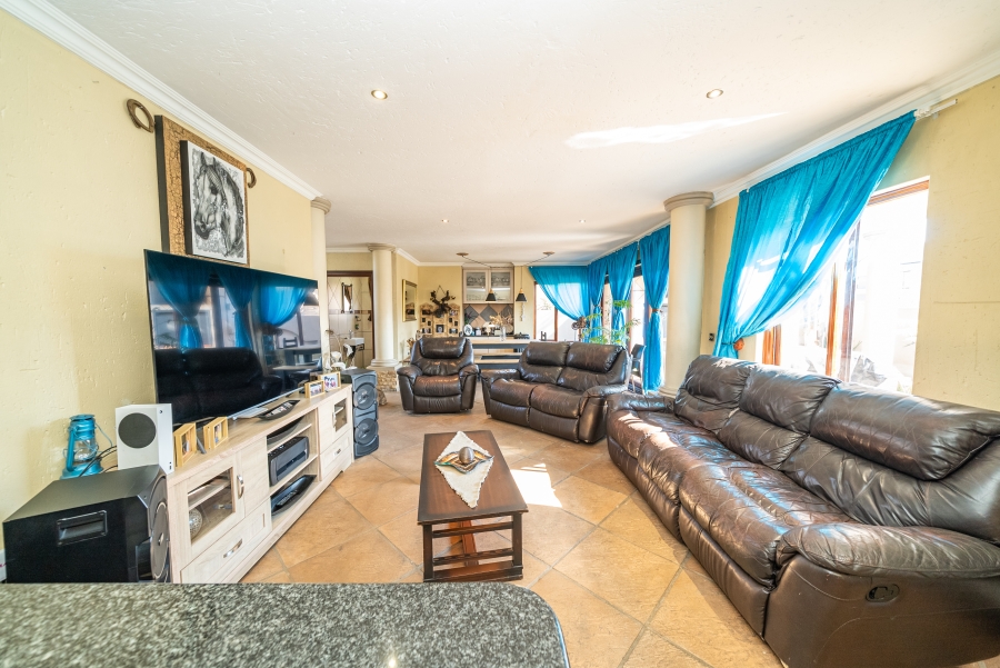 4 Bedroom Property for Sale in Sonneveld Gauteng