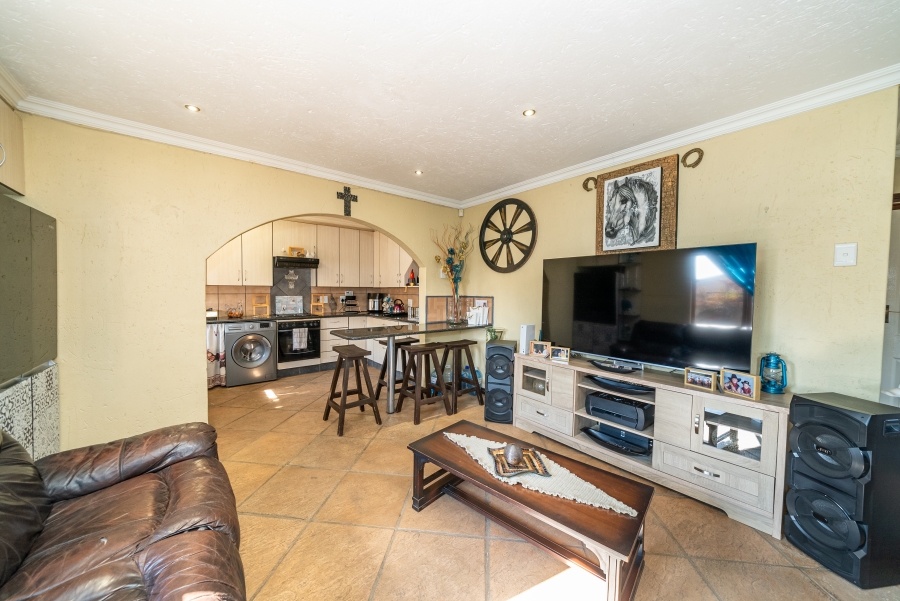 4 Bedroom Property for Sale in Sonneveld Gauteng