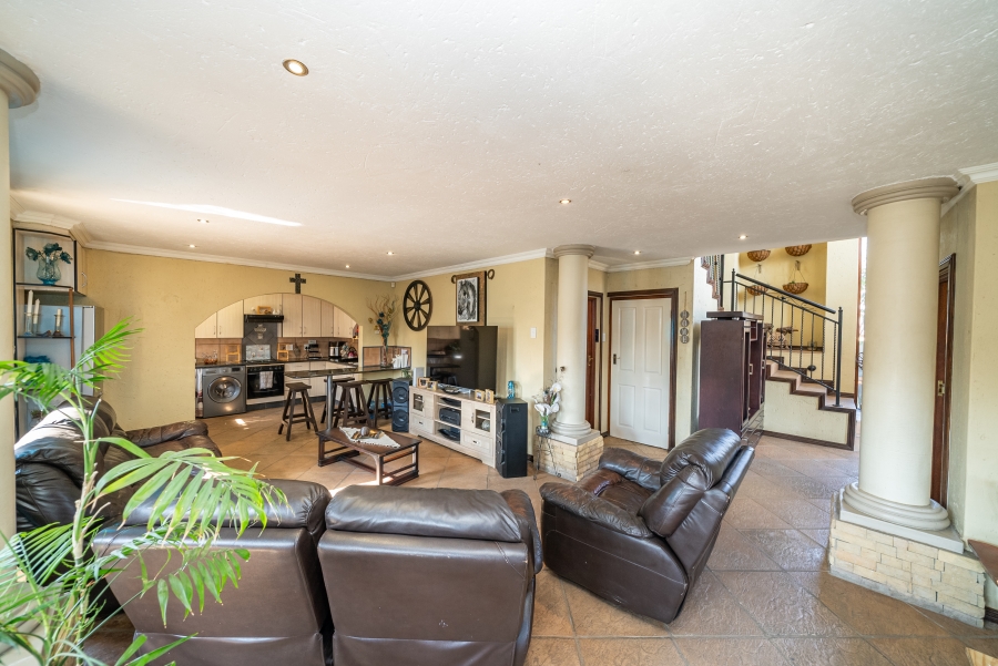 4 Bedroom Property for Sale in Sonneveld Gauteng